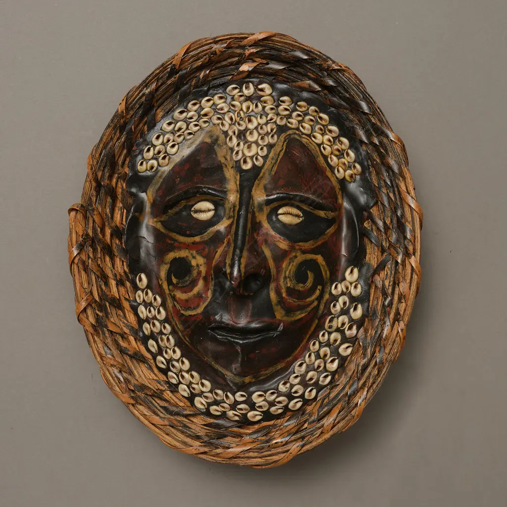 Papua New Guinean mask, Image 1++